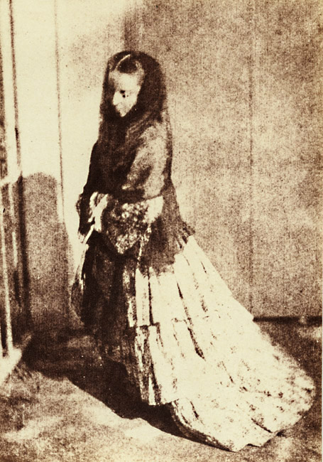 Costume Espagnol (Woman Standing in Long Dress and Shawl)