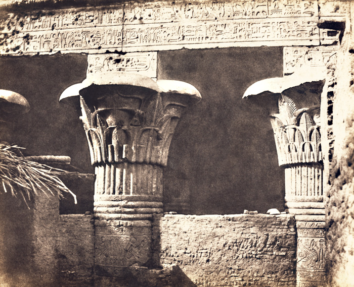 Felix Teynard - Construction Ensablée--Architrave, Fûts et Châpitaux, Egypte Felix Teynard - Construction Ensablée--Architrave, Fûts et Châpitaux, Egypte