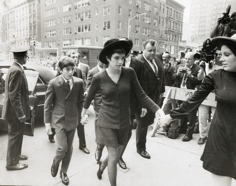 Photo Detail - Frank Hurley - Hand in Hand Arriving for Funeral Services for Judy Garland are (l-r): Joseph Luft, Liza Minelli and Lorna Luft.