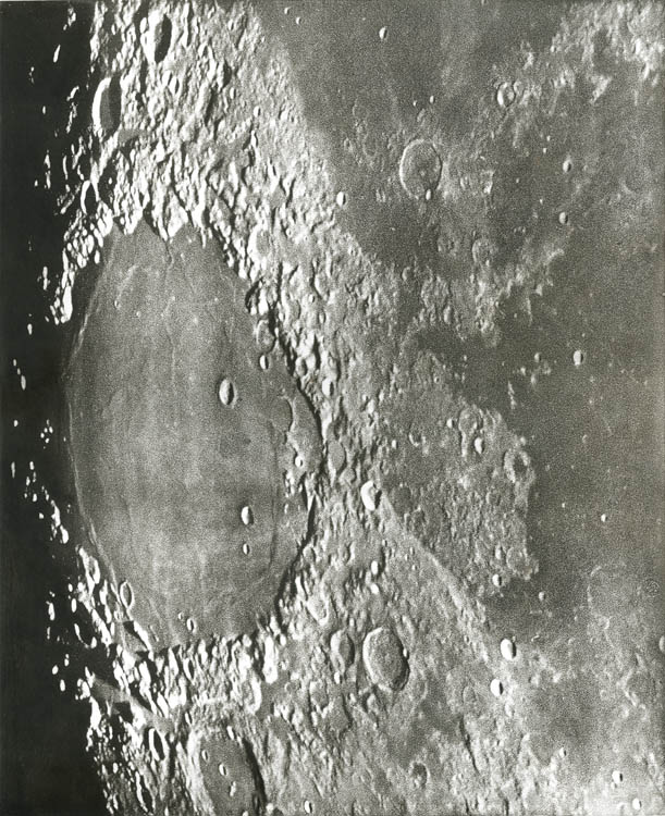 Loewy & Puiseux - Photographie Lunaire:  Taruntius - Mer Des Crises - Macrobius