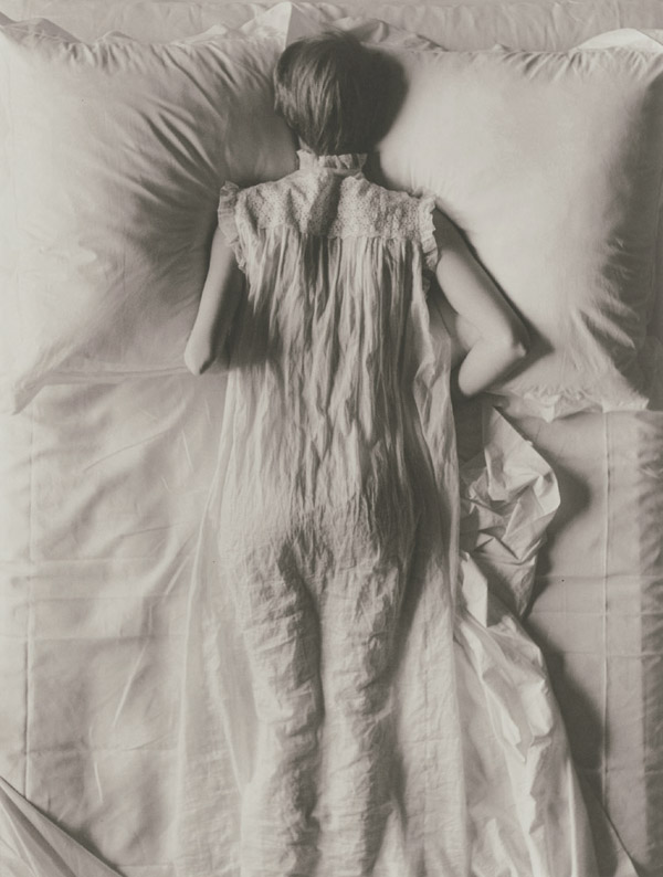 Irving Penn - Girl in Bed (Jean Patchett), New York