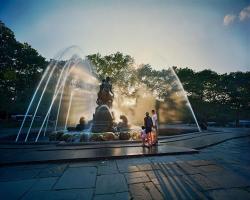 Spagnoli - Family and Fountain, Paris