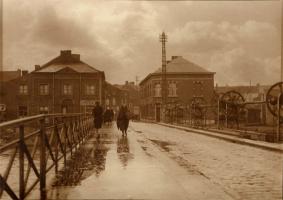 Click for details about Misonne - Crossing a Bridge in the Rain Misonne - Crossing a Bridge in the Rain