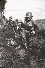David Douglas Duncan - U.S. Marines, Naktong River, Korea