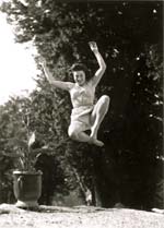 Jacques-Henri Lartigue - Huguette Sabouret au Ch�teau des Essarts, Veyvialle, France
