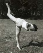 Jacques-Henri Lartigue - Huguette Sabouret au Ch�teau des Essarts, Veyvialle, France