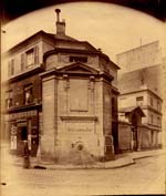 Jean-Eugene-Auguste Atget - Fontaine des Haudriettes, Rue des Haudriettes, 3rd arrond., Paris