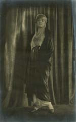 Henry Castera - Woman with Pearls