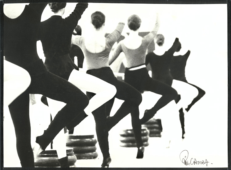 Kim Camba - Ballerinas at the Barre in Retiré Kim Camba - Ballerinas at the Barre in Retiré