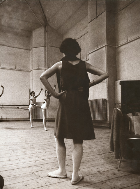 Kim Camba - Young Ballerinas with Ballet Mistress Kim Camba - Young Ballerinas with Ballet Mistress