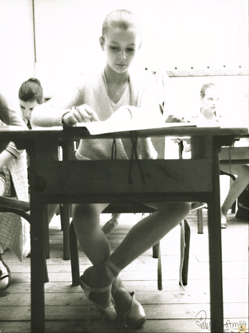 Kim Camba - Ballerinas Studying Kim Camba - Ballerinas Studying