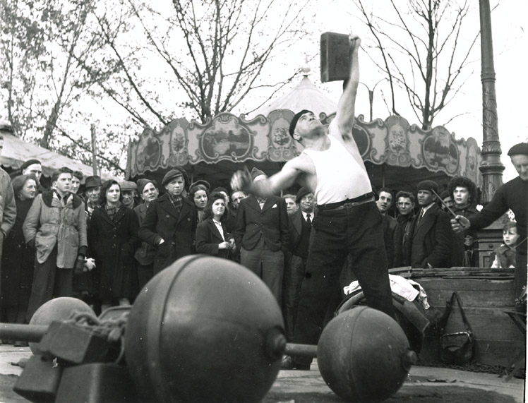 Robert Doisneau - Banquiste, Place de la Bastille
