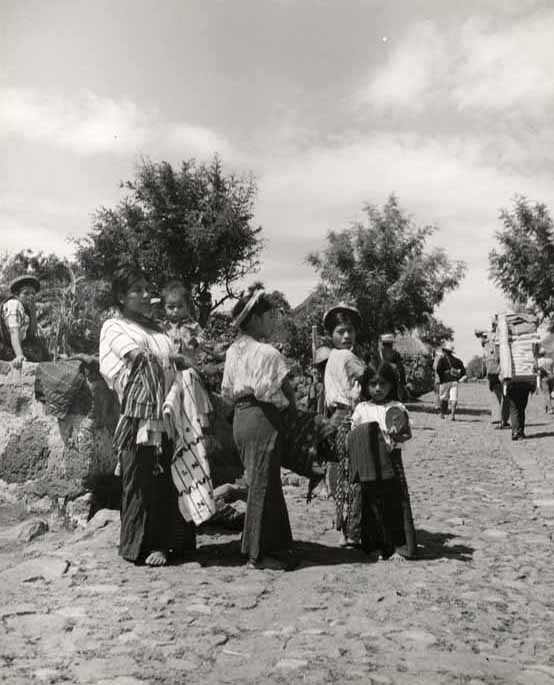 Pierre Verger - Women of Santiago Atitlan, Guatemala