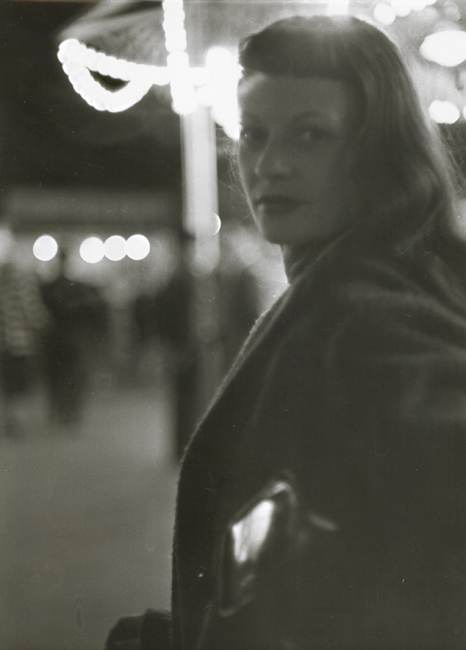 Robert Doisneau - Christiane Chevalier at Ivresse, Foire du Trone Robert Doisneau - Christiane Chevalier at Ivresse, Foire du Trone