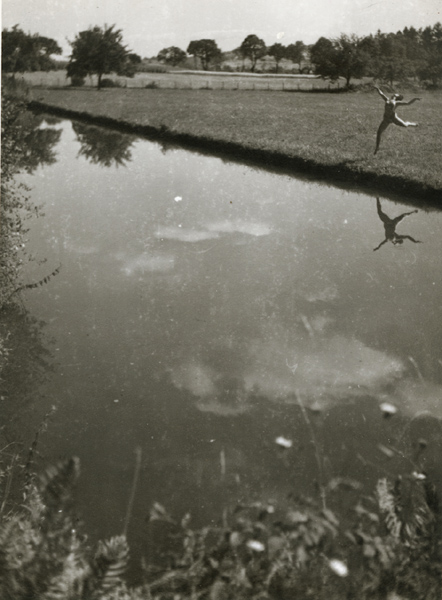 Jacques-Henri Lartigue - Huguette Sabouret au Château des Essarts, Veyvialle, France Jacques-Henri Lartigue - Huguette Sabouret au Château des Essarts, Veyvialle, France