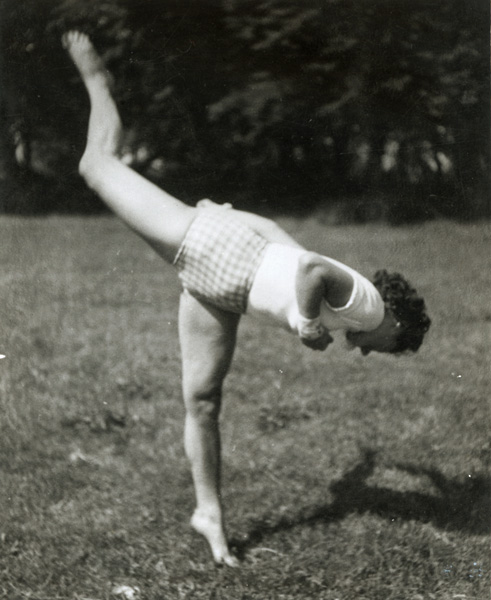 Jacques-Henri Lartigue - Huguette Sabouret au Château des Essarts, Veyvialle, France Jacques-Henri Lartigue - Huguette Sabouret au Château des Essarts, Veyvialle, France