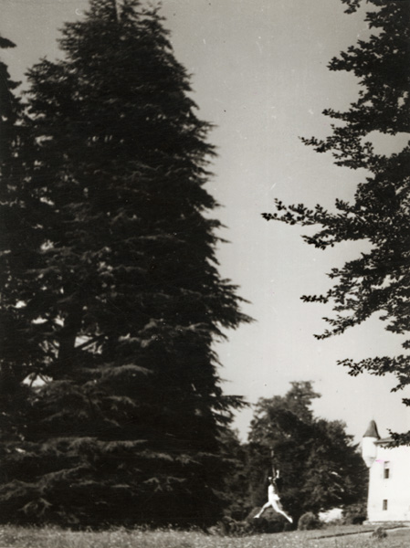 Jacques-Henri Lartigue - Huguette Sabouret au Château des Essarts, Veyvialle, France Jacques-Henri Lartigue - Huguette Sabouret au Château des Essarts, Veyvialle, France