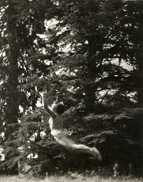 Jacques-Henri Lartigue - Huguette Sabouret au Château des Essarts, Veyvialle, France Jacques-Henri Lartigue - Huguette Sabouret au Château des Essarts, Veyvialle, France
