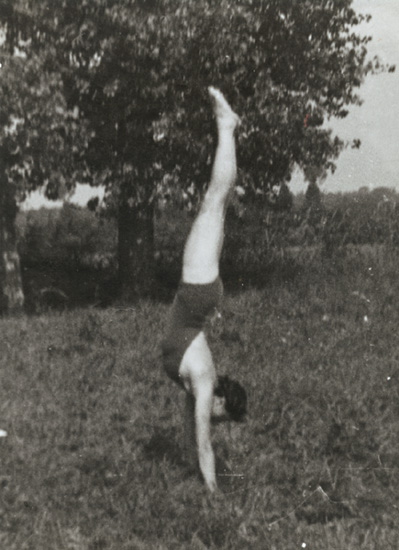 Jacques-Henri Lartigue - Huguette Sabouret au Château des Essarts, Veyvialle, France Jacques-Henri Lartigue - Huguette Sabouret au Château des Essarts, Veyvialle, France