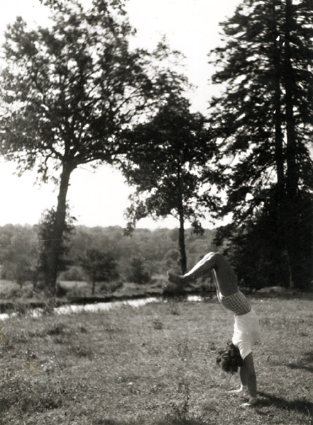 Jacques-Henri Lartigue - Huguette Sabouret au Château des Essarts, Veyvialle, France Jacques-Henri Lartigue - Huguette Sabouret au Château des Essarts, Veyvialle, France