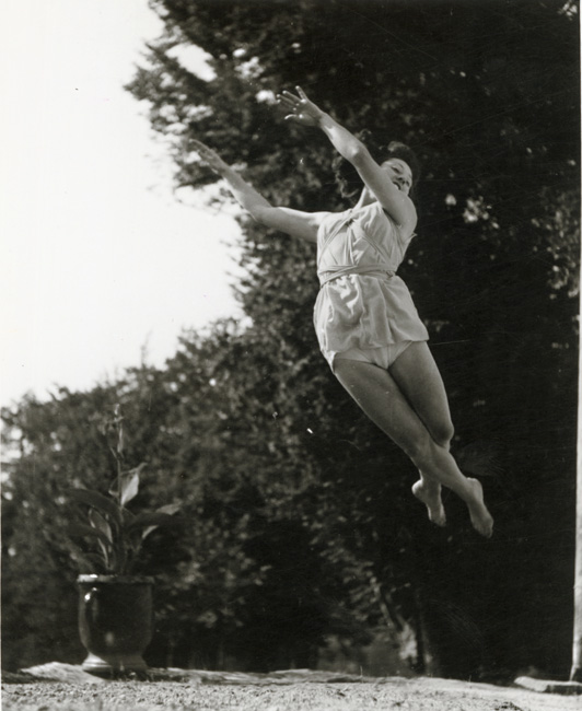 Jacques-Henri Lartigue - Huguette Sabouret au Château des Essarts, Veyvialle, France Jacques-Henri Lartigue - Huguette Sabouret au Château des Essarts, Veyvialle, France