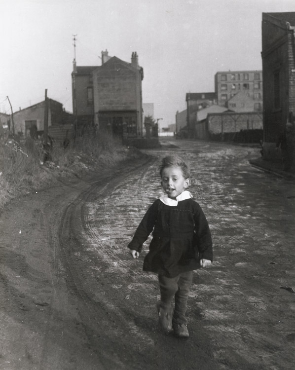 Robert Doisneau - Un Grosse de la Zone (Aubervilliers)