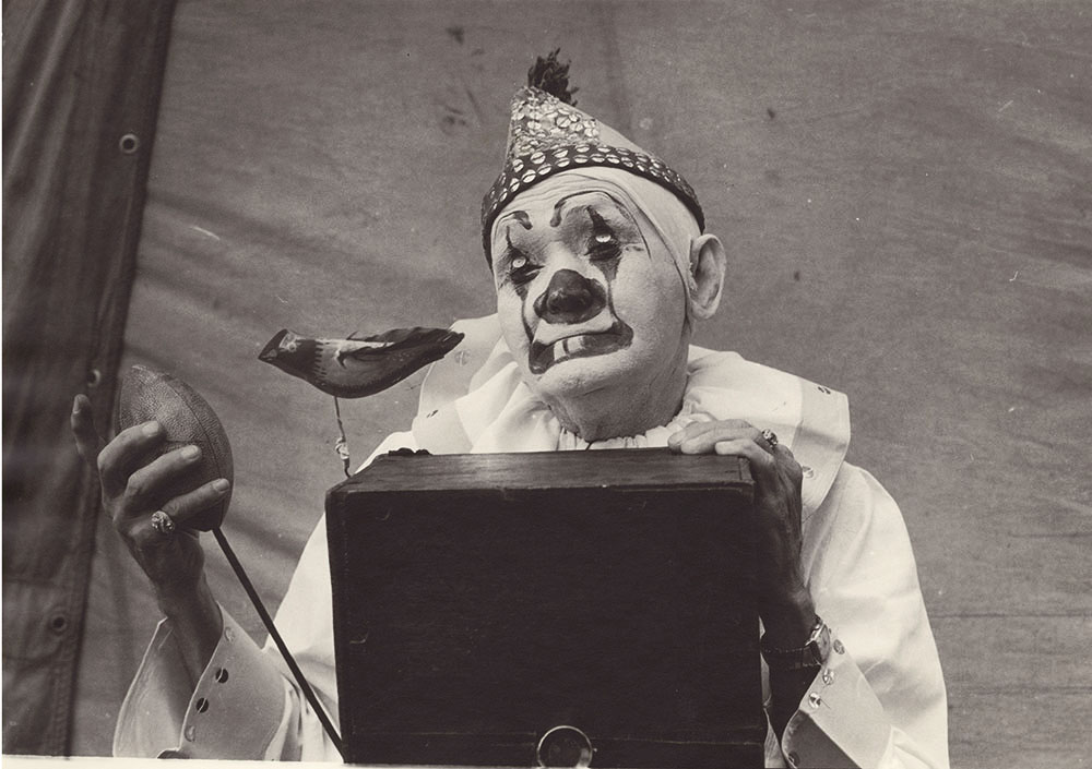 Kenneth Heilbron - Millers Bros. Circus, St. Louis, MO (clown and camera with football style shutter and bird) Kenneth Heilbron - Millers Bros. Circus, St. Louis, MO (clown and camera with football style shutter and bird)