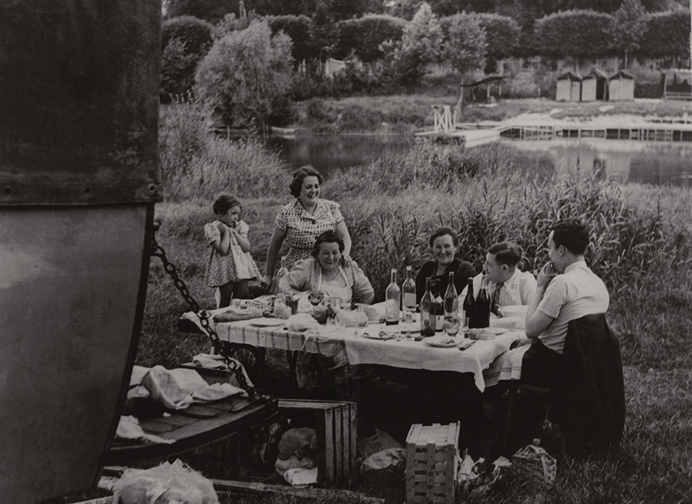 Brassai (Gyula Halasz) - Picnic Au Bord de la Marne