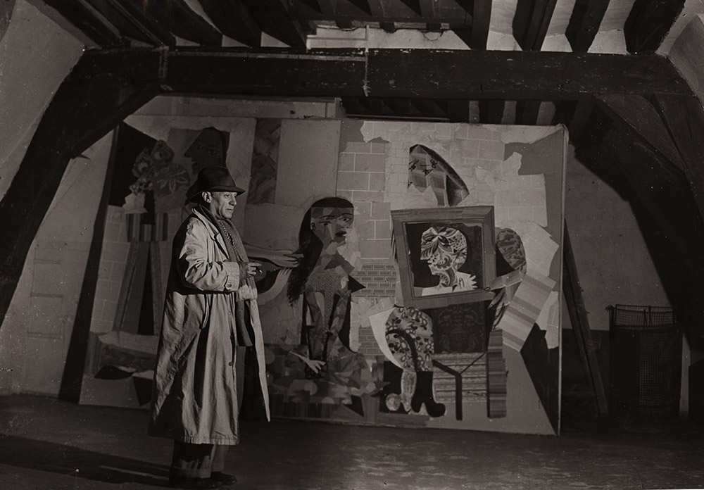 Brassai (Gyula Halasz) - Picasso with "Les Femmes à Leur Toilette"