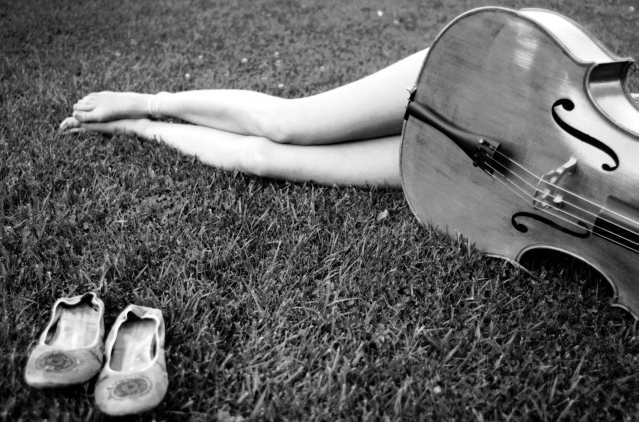 Photo Detail - Stanko Abadžic - Feet and Cello