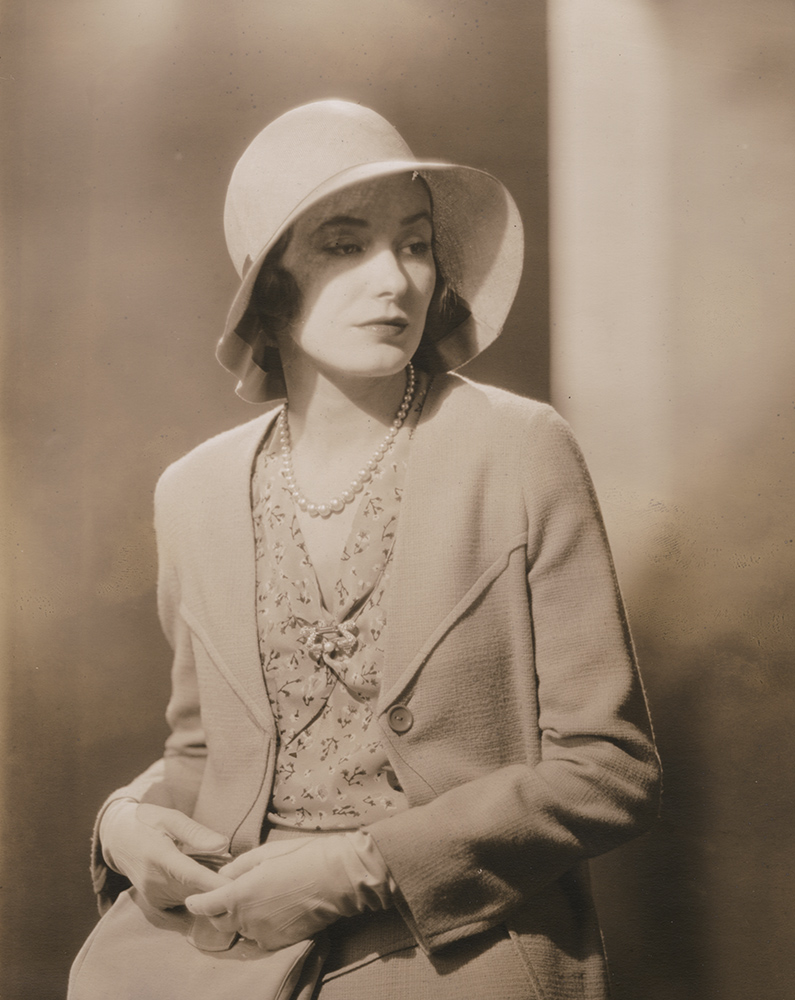 Vogue Magazine Photographer - Woman with Pearls and Hat Vogue Magazine Photographer - Woman with Pearls and Hat