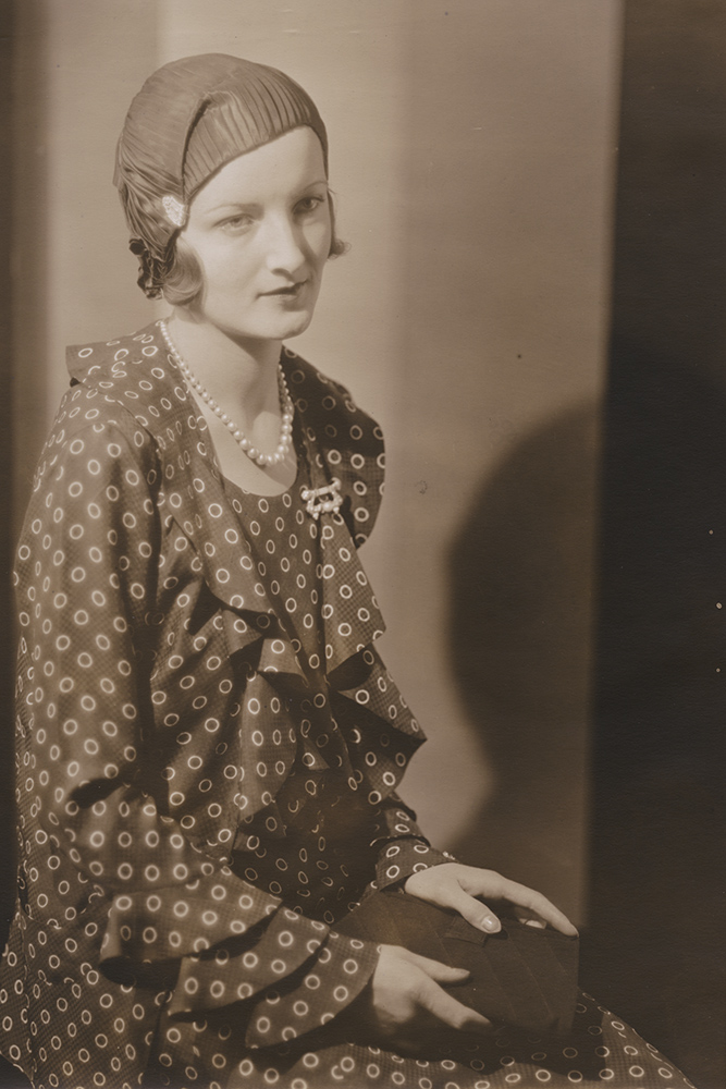 Vogue Magazine Photographer - Woman with Pearls and Flapper Hat Vogue Magazine Photographer - Woman with Pearls and Flapper Hat