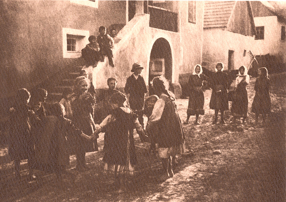 Franz Holluber - Dorf Tugend (A Good Village) Franz Holluber - Dorf Tugend (A Good Village)