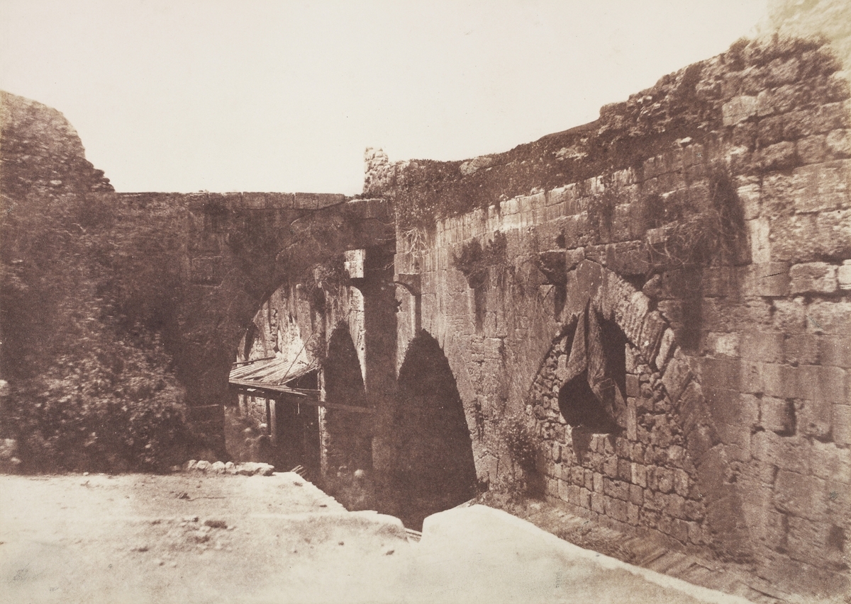 Auguste Salzmann - Jérusalem, Enceinte de l’hôpital des Chevaliers de Saint-Jean Côté Sud Auguste Salzmann - Jérusalem, Enceinte de l’hôpital des Chevaliers de Saint-Jean Côté Sud
