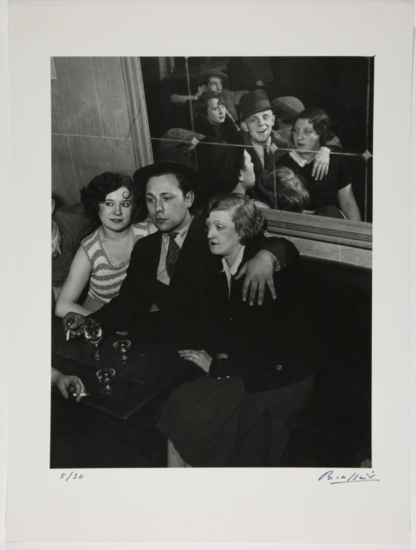 Photo Detail - Brassai (Gyula Halasz) - Groupe Joyeux au bal musette des Quatre Saisons, rue de Lappe, Paris Photo Detail - Brassai (Gyula Halasz) - Groupe Joyeux au bal musette des Quatre Saisons, rue de Lappe, Paris