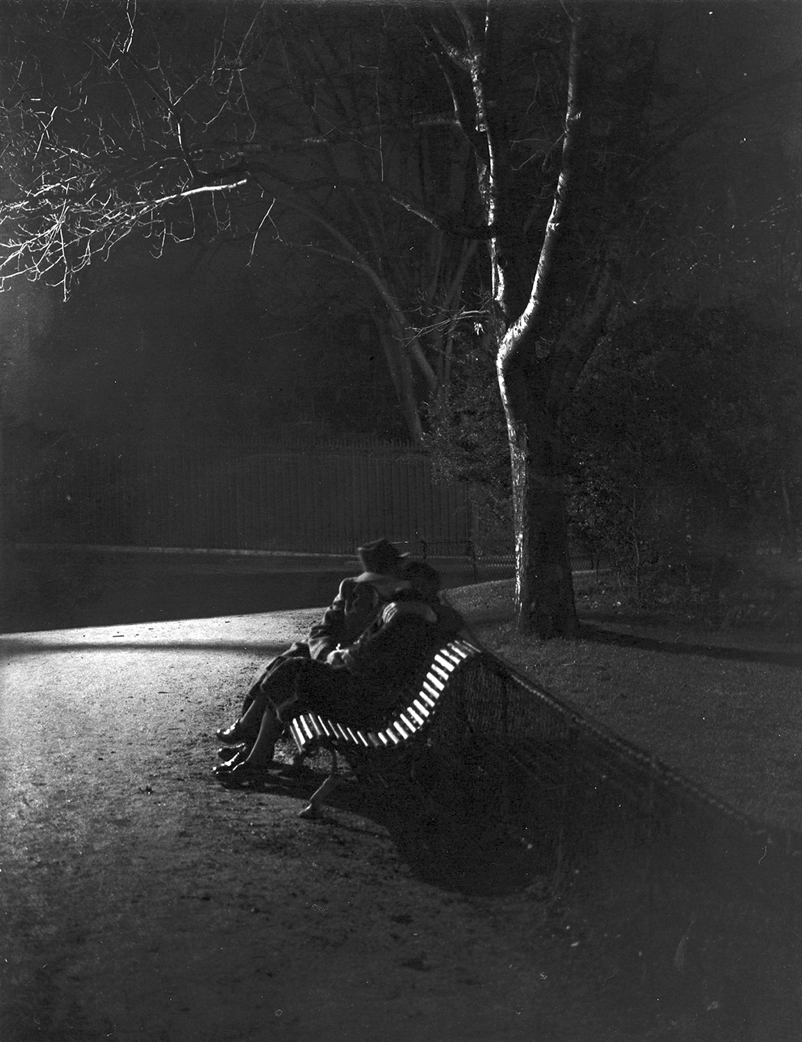 Brassai (Gyula Halasz) - Couple on Paris Bench in Jardin des Tuileries
