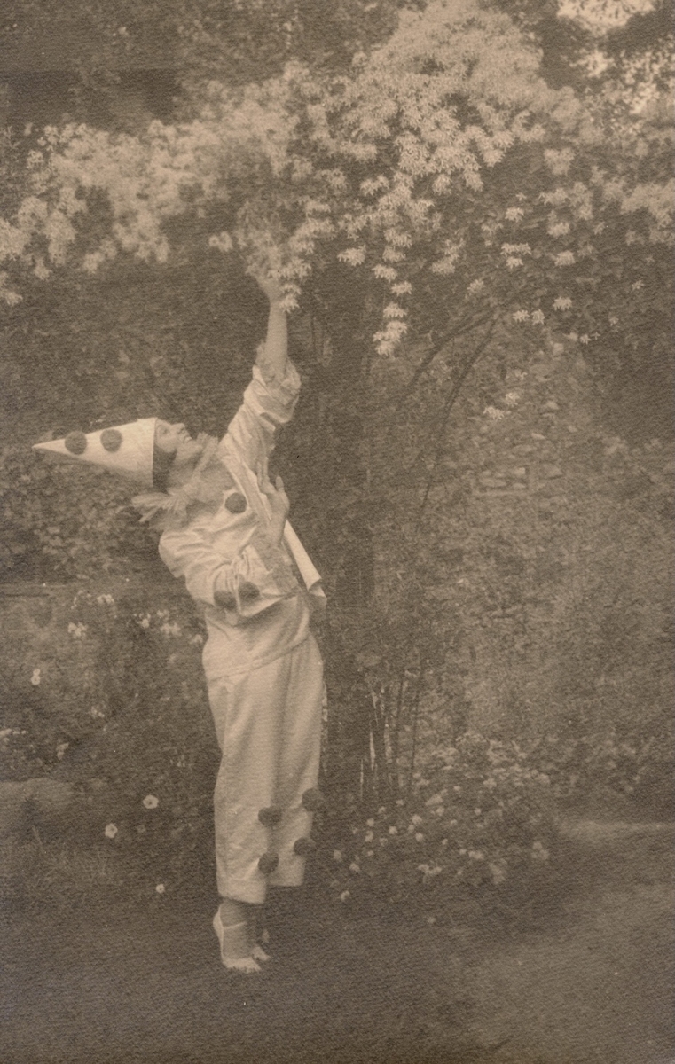 Harry Richardson - Female in Clown Costume