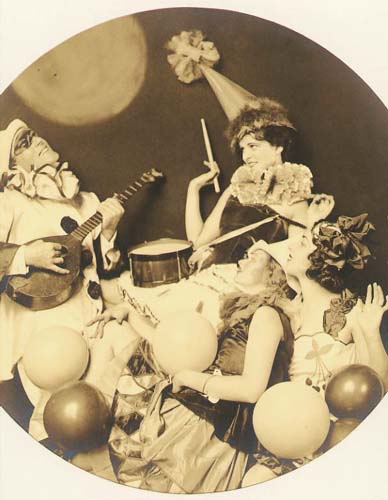 Alfred Cheney Johnston - Pierrot Serenading Three Women Alfred Cheney Johnston - Pierrot Serenading Three Women
