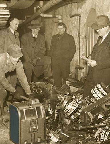Anonymous - Feds Bust Slot Machines