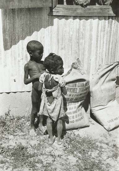 Anonymous - African Children Look in Corn Sacks from the U.S.