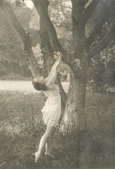 Photo Detail - A. Harlingue - Dancer Jeanne Ronsay at St. Cloud, France (4 Images) Photo Detail - A. Harlingue - Dancer Jeanne Ronsay at St. Cloud, France (4 Images)