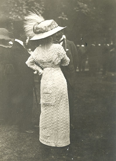 Seeberger Freres (Jules Louis, Henri) - Fashion at the Longchamp Racetrack, France