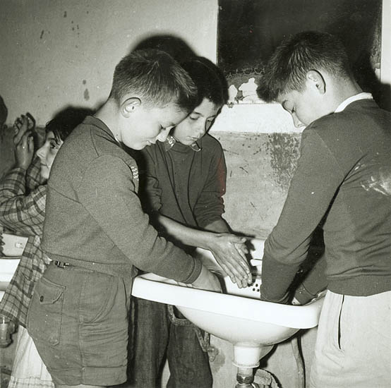 Photo Detail - Geza Vandor - Group of Ten Prints of Children Playing, Washing up Photo Detail - Geza Vandor - Group of Ten Prints of Children Playing, Washing up