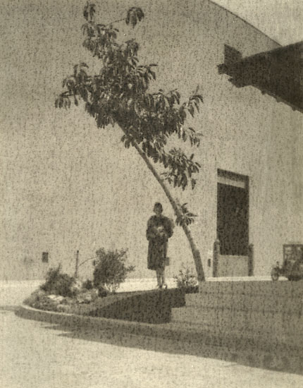 Sigismund Blumann - Bonnie beneath the Bough Sigismund Blumann - Bonnie beneath the Bough