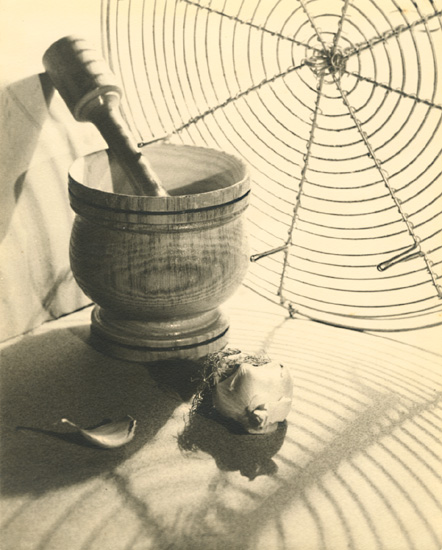 Fernand Triol - Le Pilon (Still Life with Mortar, Pestle and Garlic) Fernand Triol - Le Pilon (Still Life with Mortar, Pestle and Garlic)